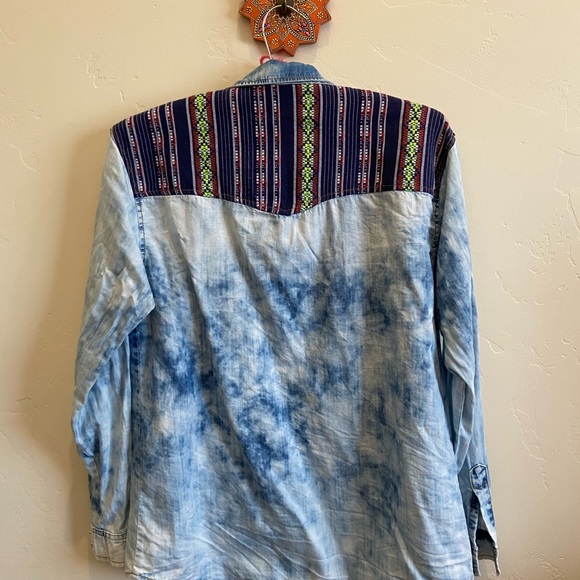 Fun Textile Bleached Button Up Shirt Small - Picture 3 of 4
